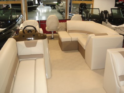 featured boat from moon marine
