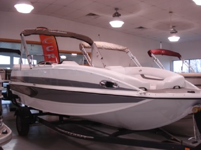 featured boat from moon marine