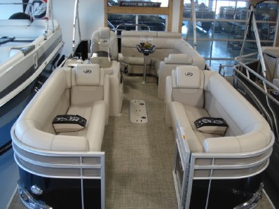 featured boat from moon marine