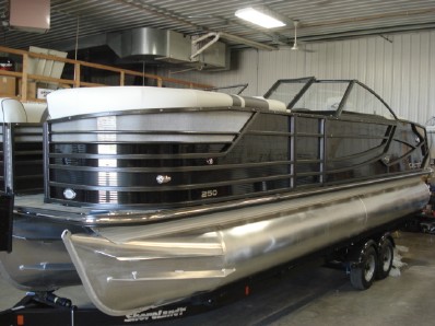 featured boat from moon marine