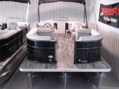 featured boat from moon marine