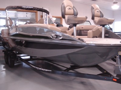 featured boat from moon marine