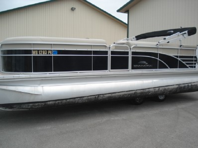 featured boat from moon marine
