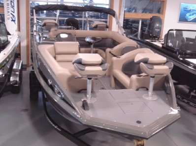 featured boat from moon marine