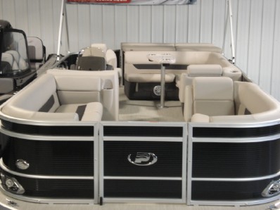 featured boat from moon marine
