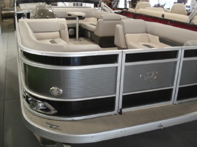 featured boat from moon marine
